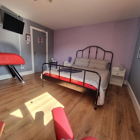 Xtasia Adult Hotel - Adults Only Уэст-Бромидж Экстерьер фото