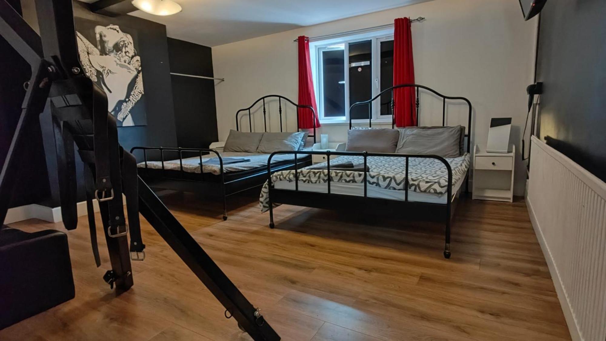 Xtasia Adult Hotel - Adults Only Уэст-Бромидж Экстерьер фото