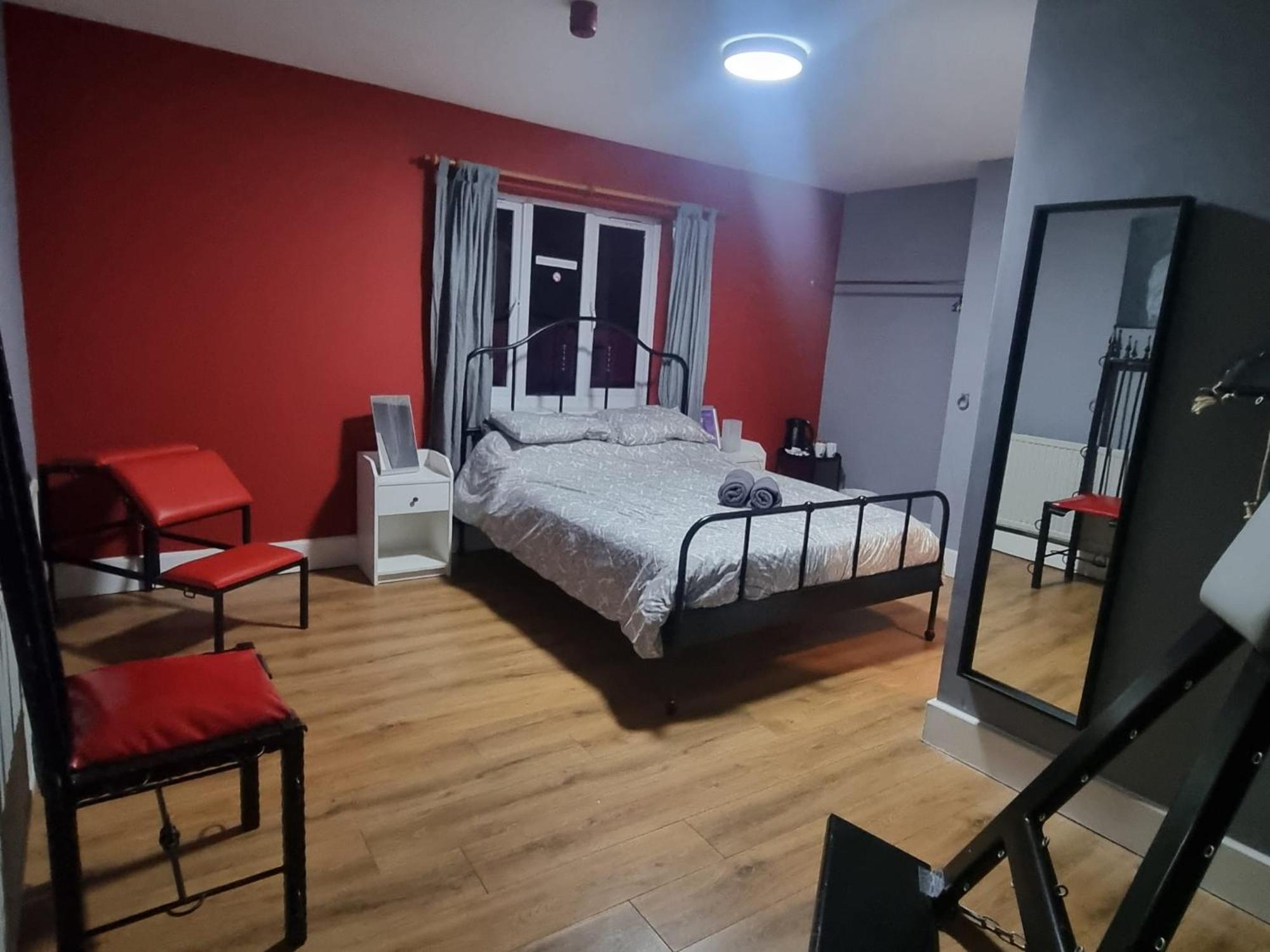 Xtasia Adult Hotel - Adults Only Уэст-Бромидж Экстерьер фото