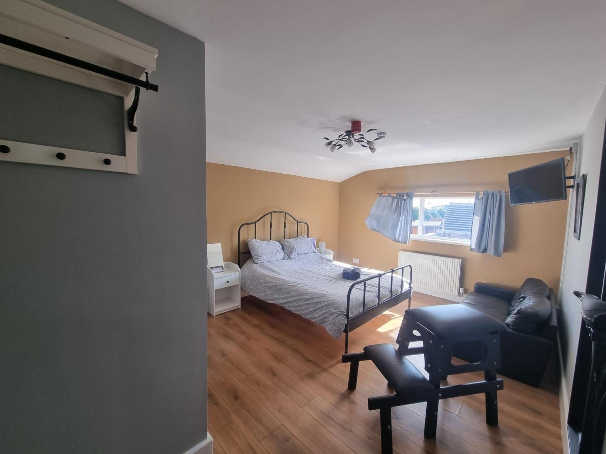 Xtasia Adult Hotel - Adults Only Уэст-Бромидж Экстерьер фото